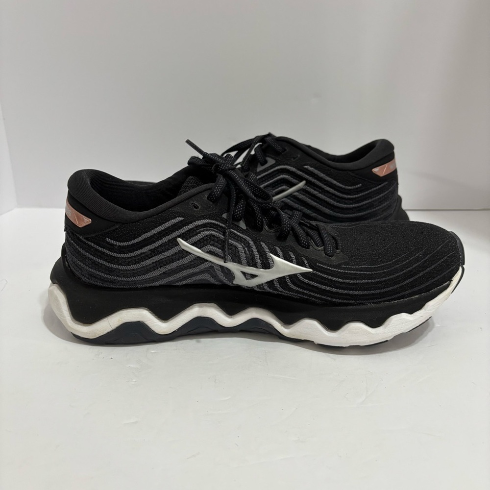 Mizuno Women's Black and Silver Athletic Shoes - Picture 2 of 6